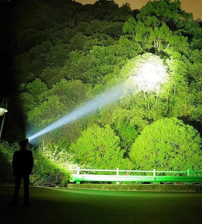 🔦 60 % Rabatt! 🎉 Wiederaufladbare Taschenlampe mit 90.000 Lumen – Extrem hell, wasserdicht und mit langer Akkulaufzeit 📦