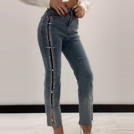 👖Bis zu 55% Rabatt!✨Damen Jeans mit glänzenden Strasssteinen und schickem Schlitz✨
