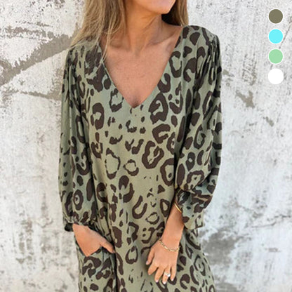 V-Ausschnitt bedrucktes, fließendes Kleid mit Taschen