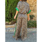 Damen-Zweiteiler mit Leopardenmuster: Hemdbluse mit Knopfleiste und Hose mit weitem Bein