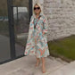 Farbenfrohes Kleid mit 3/4-Ärmeln und Vintage-Blumendruck und Taschen